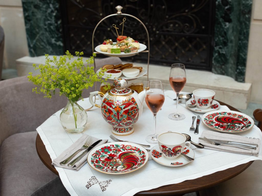 В петербургском Гранд отеле Европа каждый день проходят чаепития