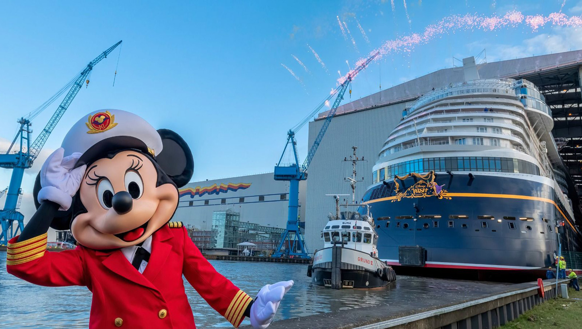 Круизный лайнер Disney Wish выводят из дока Meyer Werft